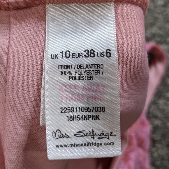 ✨3/$15 Miss Selfridge pink floral lace v neck crop top 6 - Picture 6 of 7